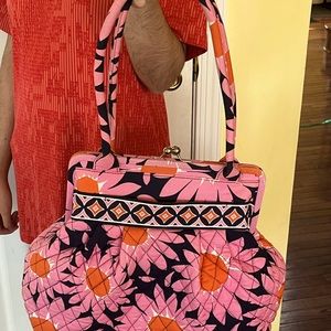 Vera Bradley LOVES ME pink daisy spring 2010 clasp purse